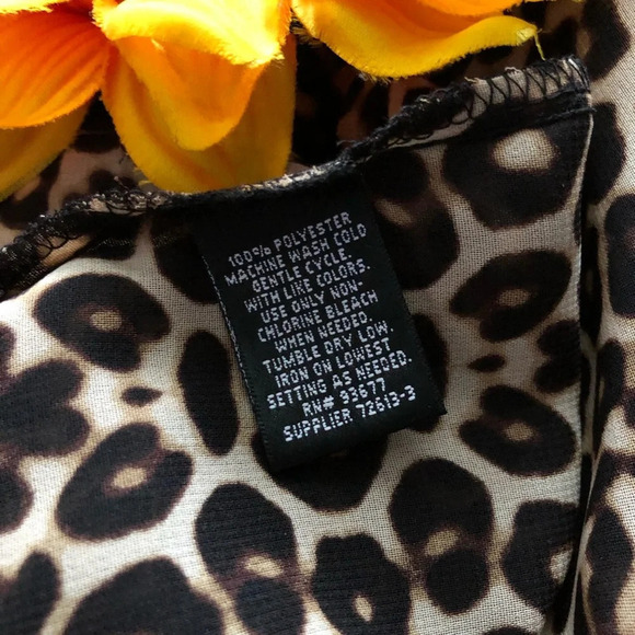 🦋B2G1🦋NICOLE MILLER Leopard Cold Shoulder Button Down Top M - Picture 8 of 8
